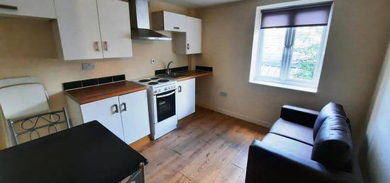 Flat to rent in Market Avenue, Ashton-Under-Lyne OL6