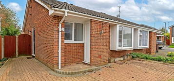 Semi-detached bungalow to rent in Hunt Close, St.Albans AL4