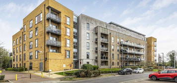 Flat for sale in St. Georges Grove, London SW17