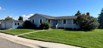 1325 Johnson Ave, Thermopolis, WY 82443