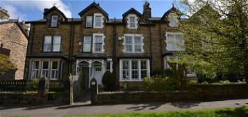 Flat to rent in West End Avenue, Harrogate, North Yorkshire HG2