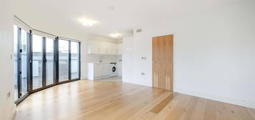 Flat to rent in 14 Nelson Road, Greenwich, London SE10