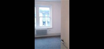 Flat to rent in North Street, Keighley BD21