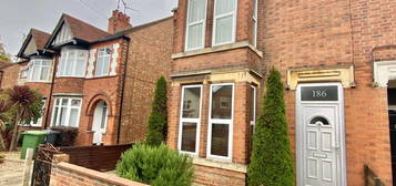 Flat to rent in Oundle Road, Woodston, Peterborough PE2