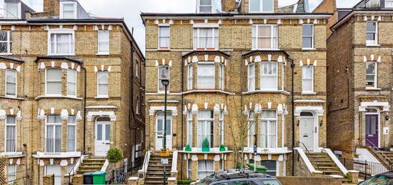 Flat for sale in Cardigan Road, Richmond TW10