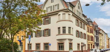 Stil-Altbau-Maisonette in denkmalgeschützer Stadtvilla 102 m², 3,5 Zimmer mit Studio und Balkon