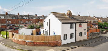 2 bed semi-detached house for sale