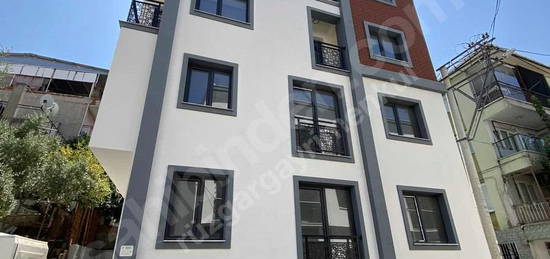 BAYRAKLI GÜMÜŞPALADA 2+1 EBEVEYN BANYOLU SATILIK DAİRE