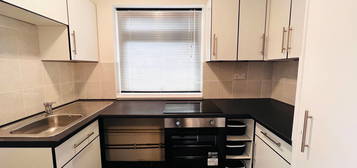 Flat to rent in Rotunda Road, Eastbourne BN23