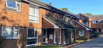 Maisonette to rent in Griffin Court, Griffin Way, Bookham, Leatherhead, Surrey KT23