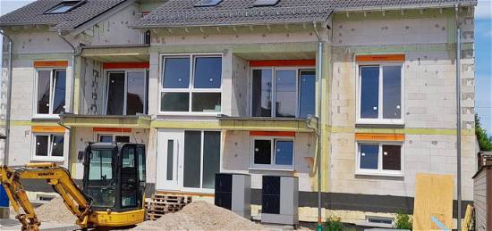 Freckenfeld: Idyllisches Wohnen im Neubau zwischen Weinbergen und Wäldern