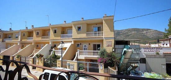 Casa adosada en Alcalalí