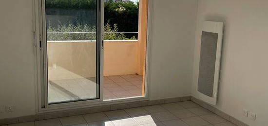 APPARTEMENT 2 PIECES - 34 m2 - REFAIT A NEUF