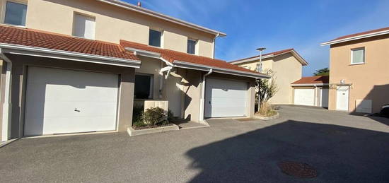 Maison  à louer, 3 pièces, 2 chambres, 71 m²