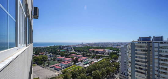 Apartamento T2 no Restelo em 14º piso com uma vista deslumbrante