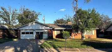 220 Twin Oaks Dr, San Angelo, TX 76901