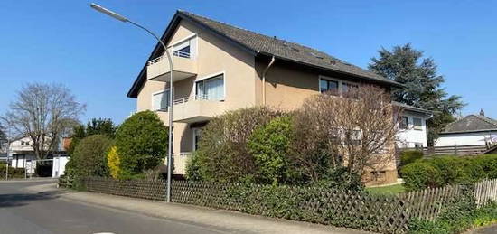 Geplegte ruhige 2 Zimmer Singlewohnung mit Balkon, EBK und PKW-Stellplatz in Ingelheim-Mitte.