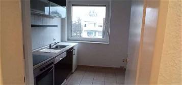 Gepflegte 3-Zimmer-Wohnung mit Balkon und Küche in Salzgitter Lebenstedt