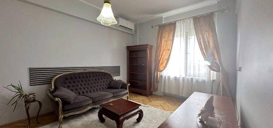 Toamnei Eminescu - apartament elegant in cladire