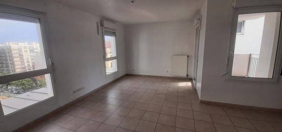 Appartement  à louer, 3 pièces, 2 chambres, 57 m²