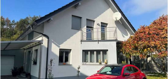 Hochwertiges Einfamilienhaus mit elegantem Wintergarten und gepflegtem Grund