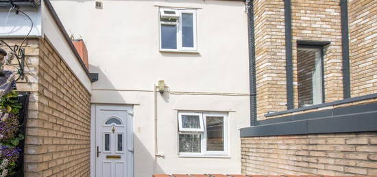 Flat to rent in Newmarket Road, Cambridge CB5