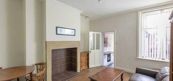 3 bedroom flat for sale