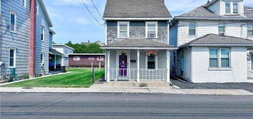 427 E Main St, Bath Borough, PA 18014-1948