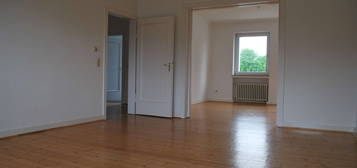 Geräumige Altbau-Wohnung in ruhiger Lage