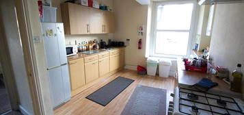 4 bedroom flat to rent