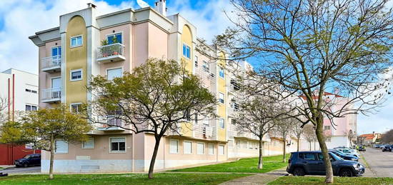 Apartamento T3 mobilado para arrendamento, em Varge Mondar