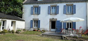 Charme et calme pour cette maison ancienne rénovée au coeur d'un hameau