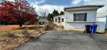 4 Old Wood Rd, Mansfield, CT 06268