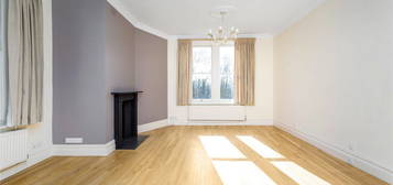 Flat to rent in Randolph Avenue, Maida Vale W9