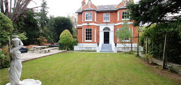 5 bed detached house to rent