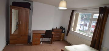 Terraced house to rent in Warwards Lane, Selly Oak, Birmingham B29