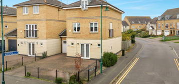 4 bed link detached house for sale