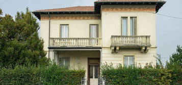 Villa in vendita in via Emilia