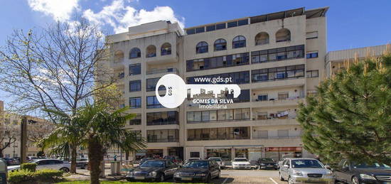 Apartamento T3 na zona do Carandá c/ elevador e garagem