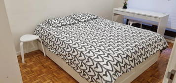 421462 - Quarto 3, com cama de casal em...