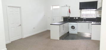 Flat to rent in South End, Croydon, Surrey CR0