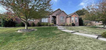 1502 Chart Hills Dr, Marion, IL 62959