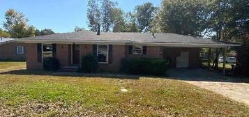 737 Cox Ave, Holly Springs, MS 38635