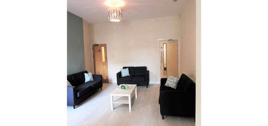 8 bed terraced house to rent