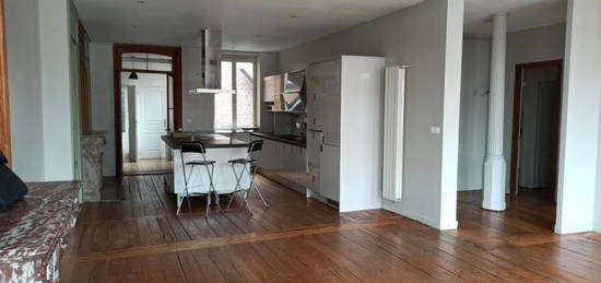 Appartement  à louer, 3 pièces, 2 chambres, 110 m²