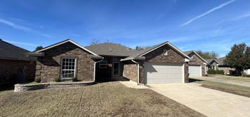 1411 Tara Dr, Moore, OK 73160