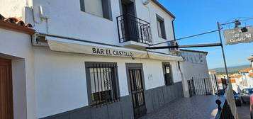 Chalet adosado en venta en calle Castillo