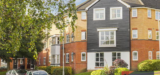 Flat for sale in Plomer Avenue, Hoddesdon EN11