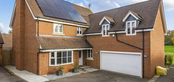 6 bedroom detached house