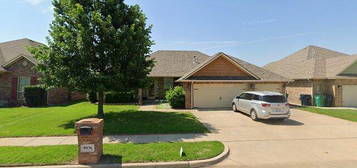 9036 NW 82nd St, Yukon, OK 73099